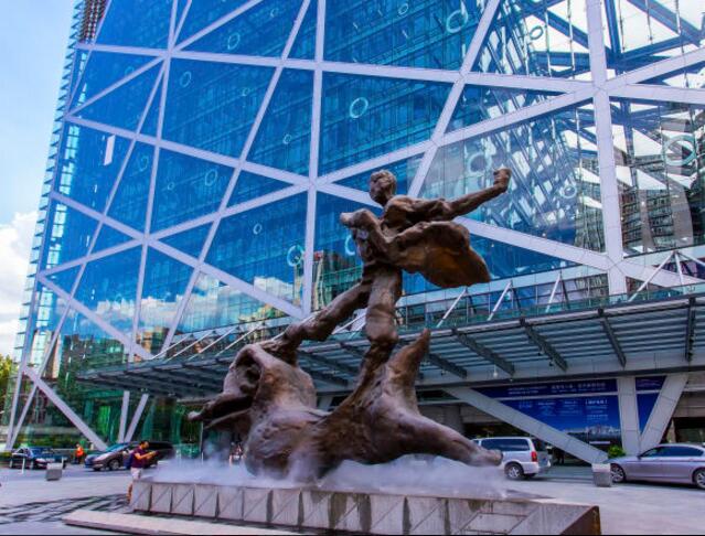 侨福芳草地大厦大厅门口