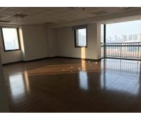 首科大厦写字楼中等装修2540㎡