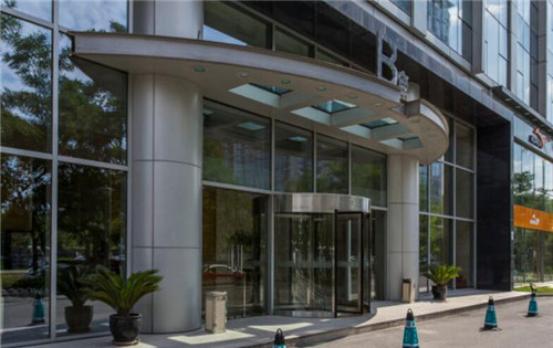 方恒时代中心大门