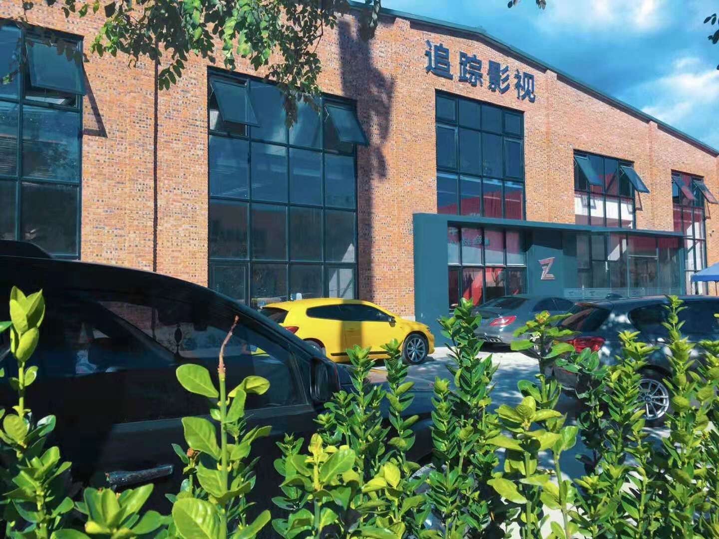 追踪影视办公楼立面