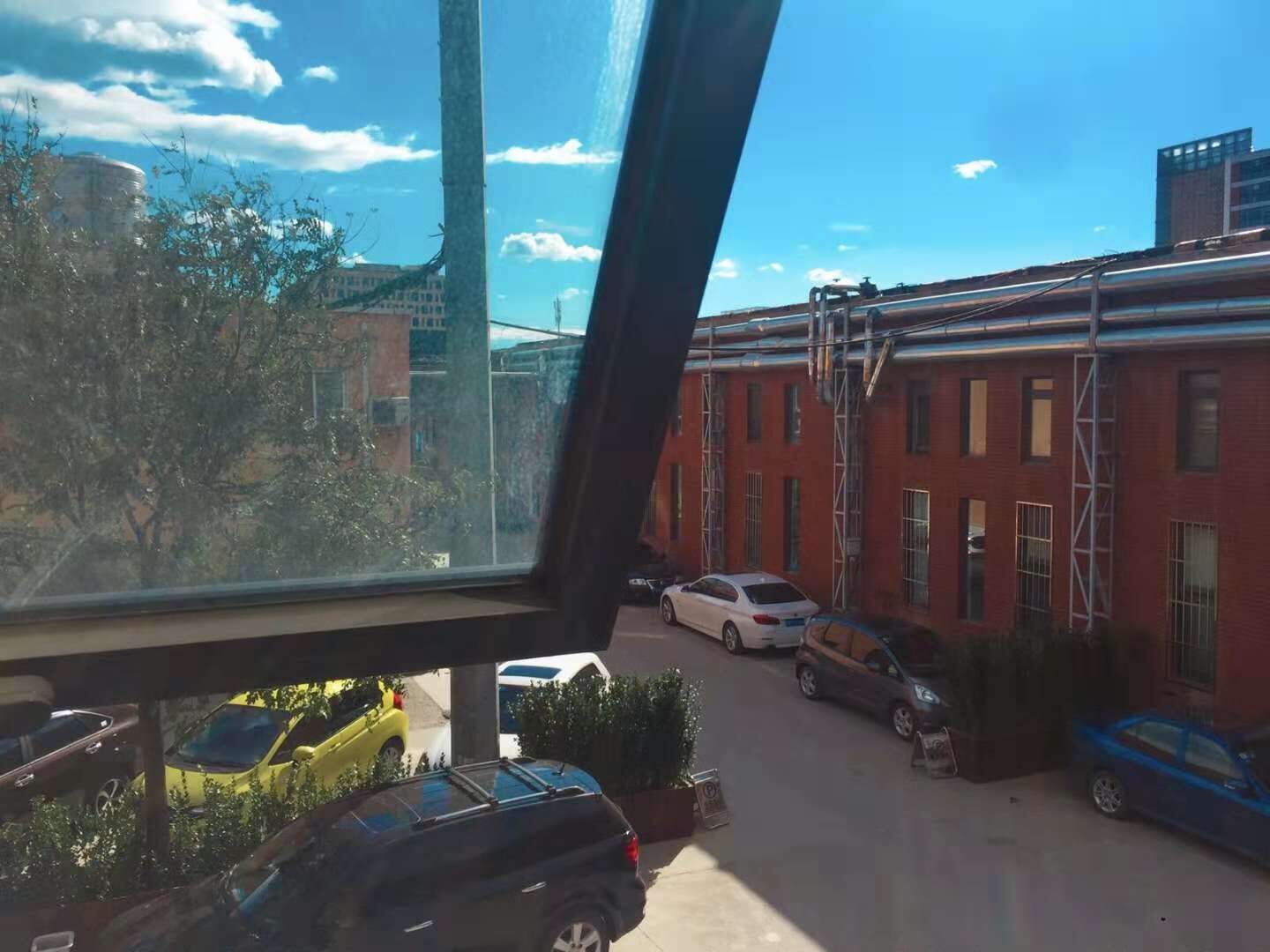 追踪影视办公楼立面