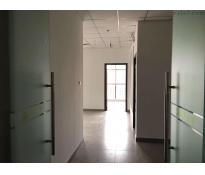 嘉铭中心写字楼中等装修461㎡