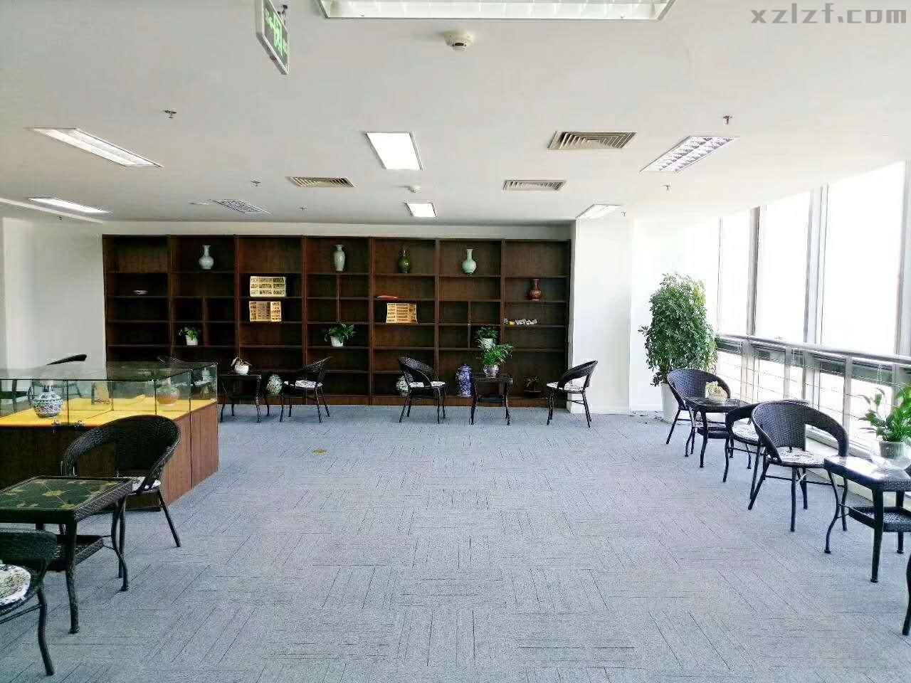 31752